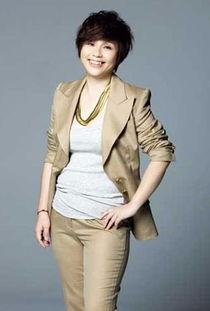 龙丹妮有背景,背景深厚，引领娱乐产业新篇章