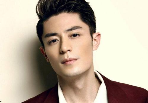 霍建华的家世背景,出身名门，演艺事业璀璨星光