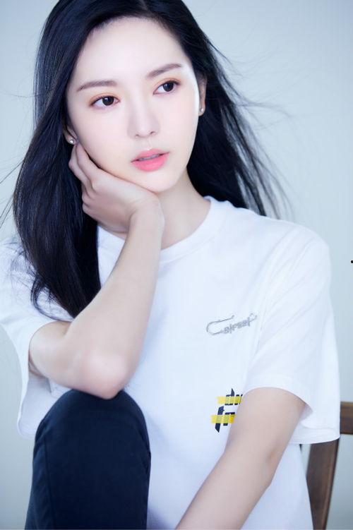 雨婷儿背景,从平凡女孩到璀璨明星的蜕变之路